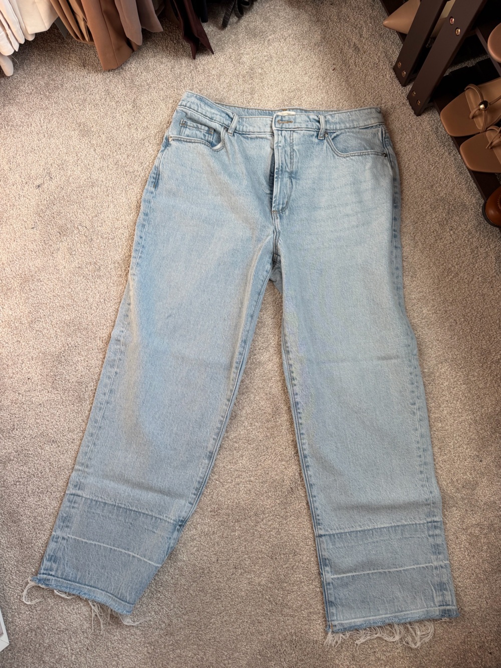 Women’s Light Wash Straight Leg Jeans with frayed hem— Casual Everyday Fit